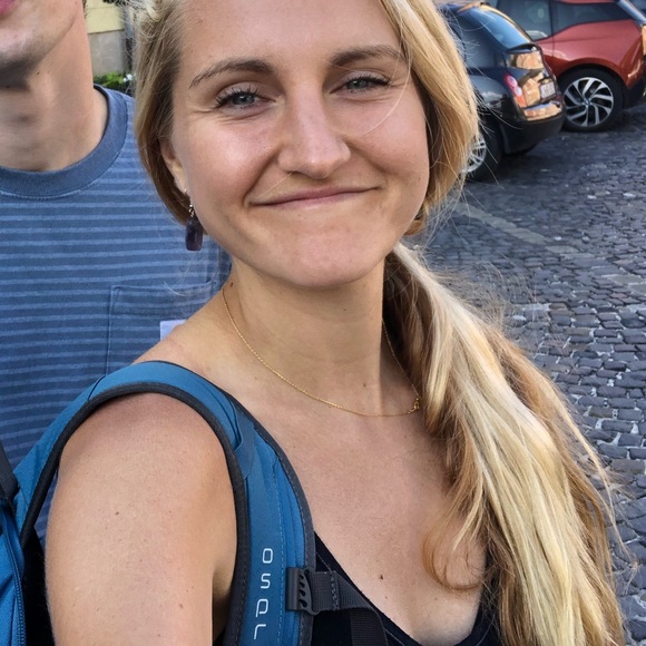 Meet your Posher, Ellie - Picture 1 of 1